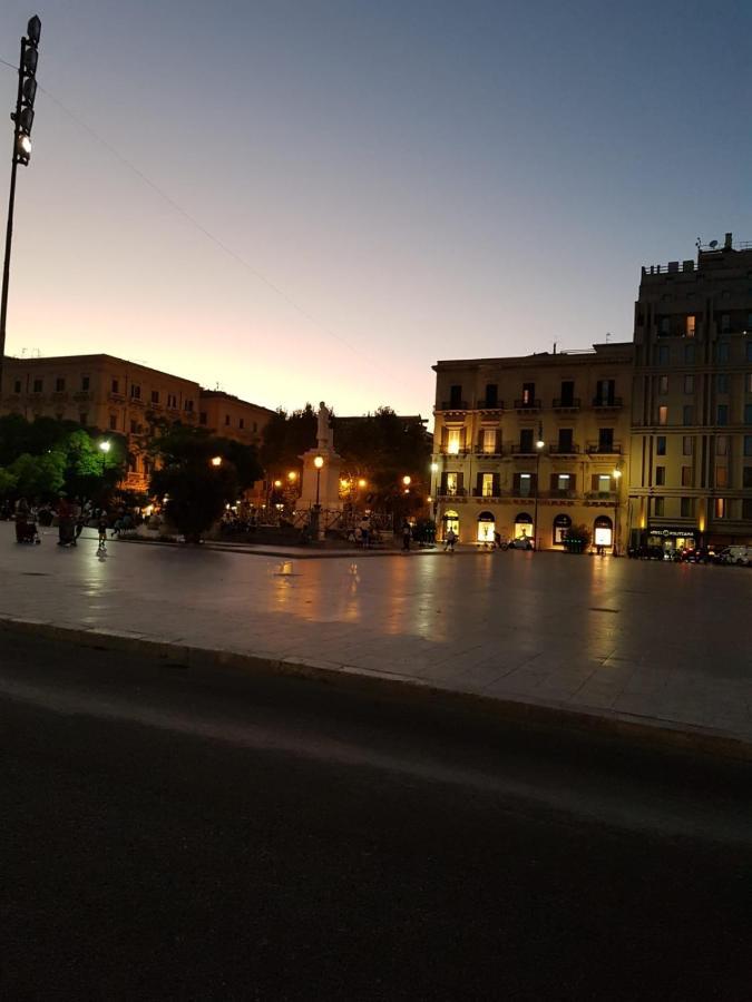 شقة Casa Moneka Politeama باليرمو المظهر الخارجي الصورة