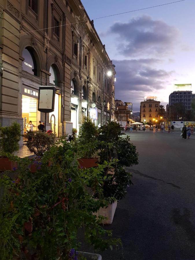 شقة Casa Moneka Politeama باليرمو المظهر الخارجي الصورة